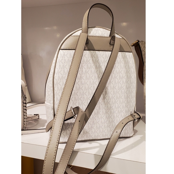MICHAEL KORS
Kenly 
Medium Backpack - Picture 5 of 8